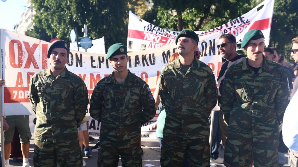 Θεσσαλονίκη: Τεράστιο ορμητικό ποτάμι αγώνα - ΔΕΘ 2026 - Θεσσαλονίκη 5 Σεπτέμβρη 2026 - Στρατιώτες στο παλλαϊκό συλλαλητήριο