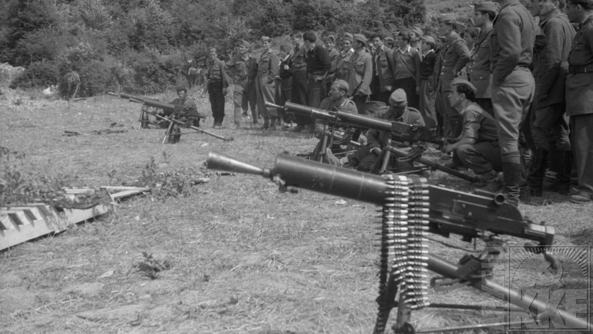 ΠΕΑΑΕΑ-ΔΣΕ-ΠΠ: Τιμή και δόξα στους αγωνιστές ΕΑΜ-ΕΛΑΣ-ΕΠΟΝ-ΟΠΛΑ-ΔΣΕ - Εκπαίδευση στο ΔΣΕ